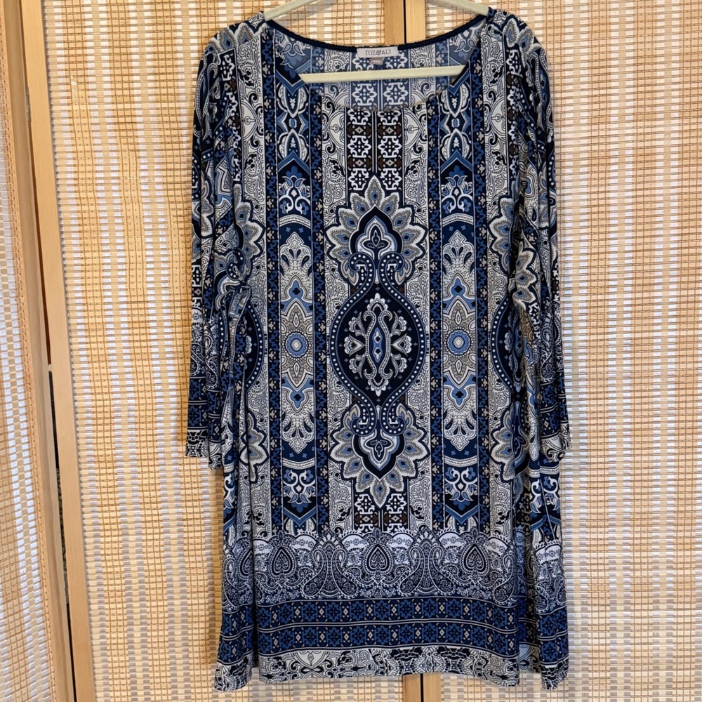 Roz & Ali Blue White Paisley Medallion Tunic Top 3X Long Sleeve Stretch Knit